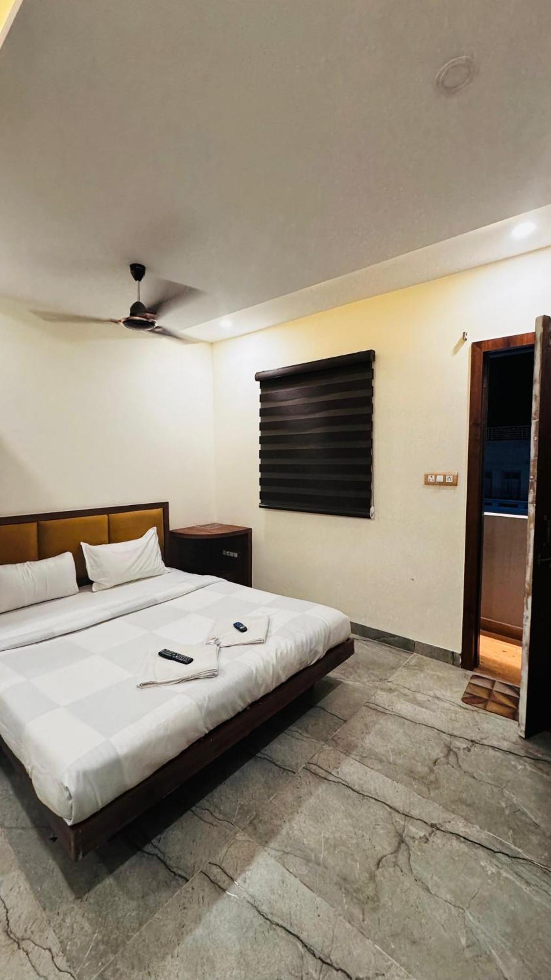 Hotel Prakasham Уджайн Екстериор снимка