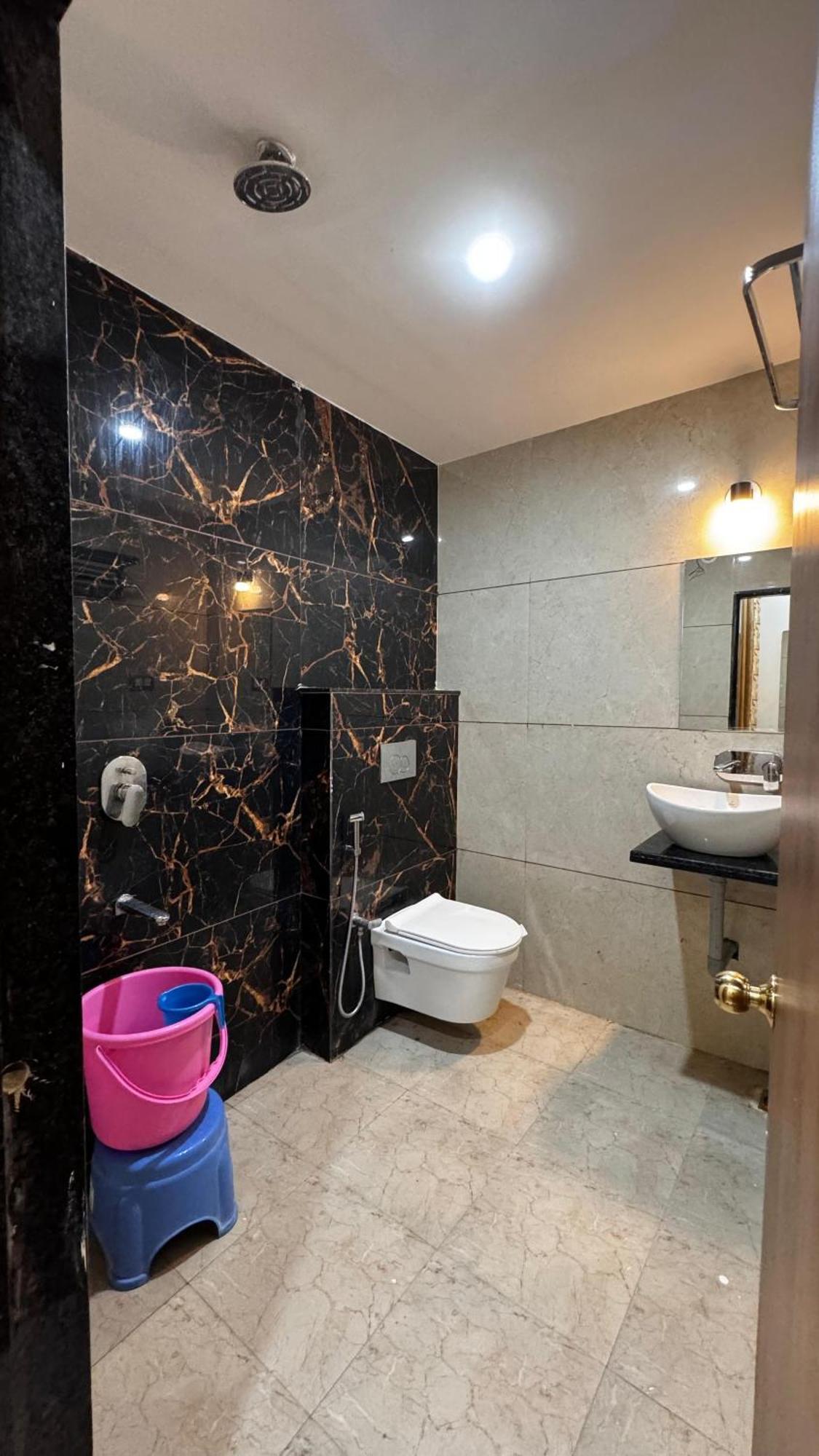 Hotel Prakasham Уджайн Екстериор снимка