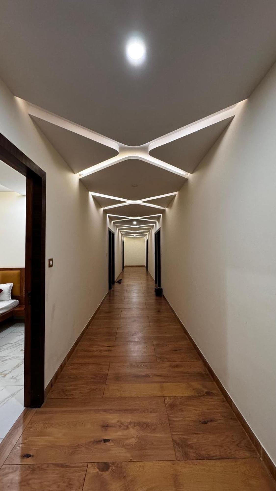Hotel Prakasham Уджайн Екстериор снимка